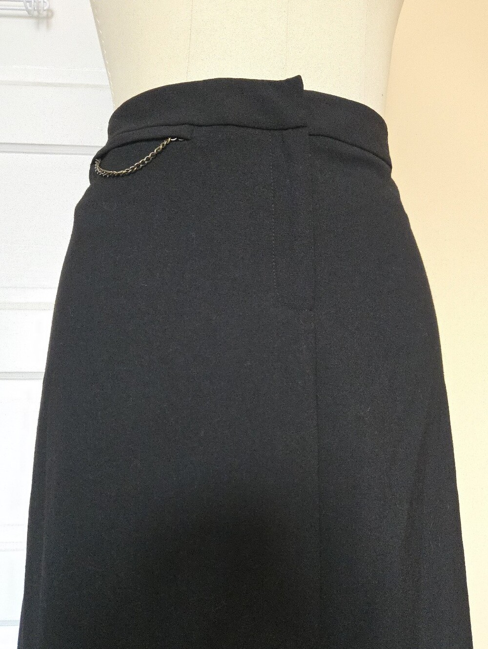 Black wool maxi skirt with small chain zipper pocket - Picture 5 of 9